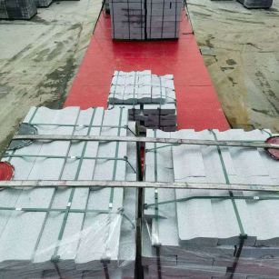 孝感 芝麻白仿形加直形路沿石出货日常