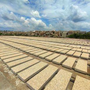 孝感 黄金麻花岗岩荔枝面地铺石防护中