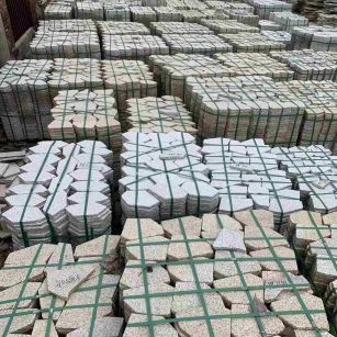 孝感 黄金麻白麻花岗岩荔枝面地铺石(冰裂纹)