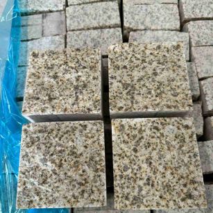 孝感 黄金麻花岗岩自然面小方块，弹石，马蹄石等