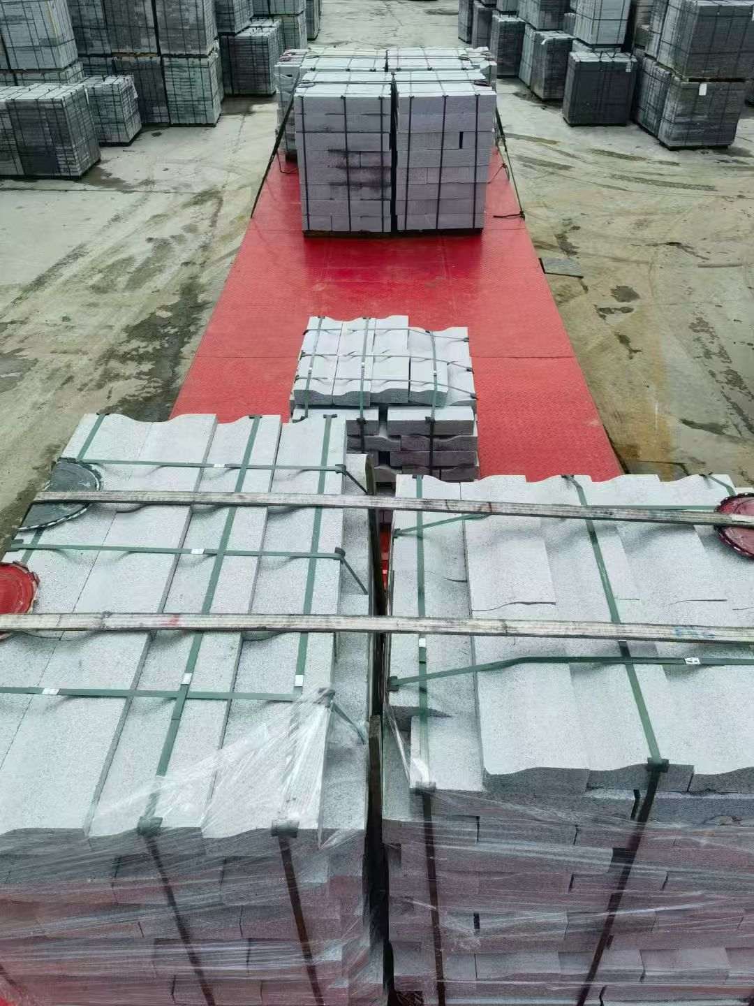 孝感 芝麻白仿形加直形路沿石出货日常