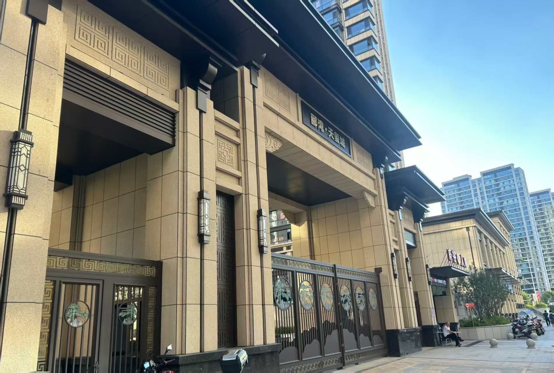 孝感 黄金麻花岗岩荔枝面小区门楼外墙干挂