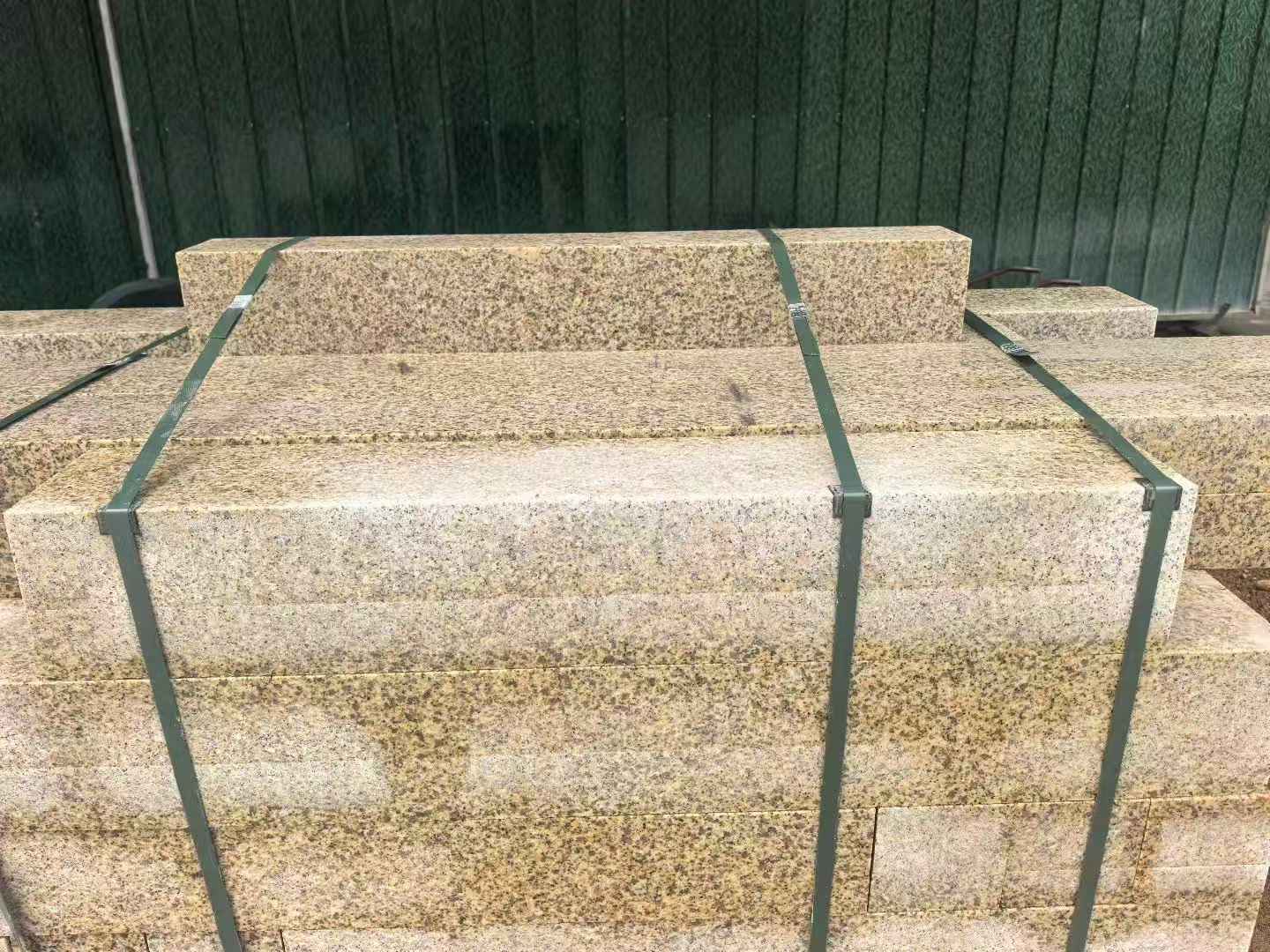 孝感 黄金麻花岗岩石材机切面栏杆料半成品