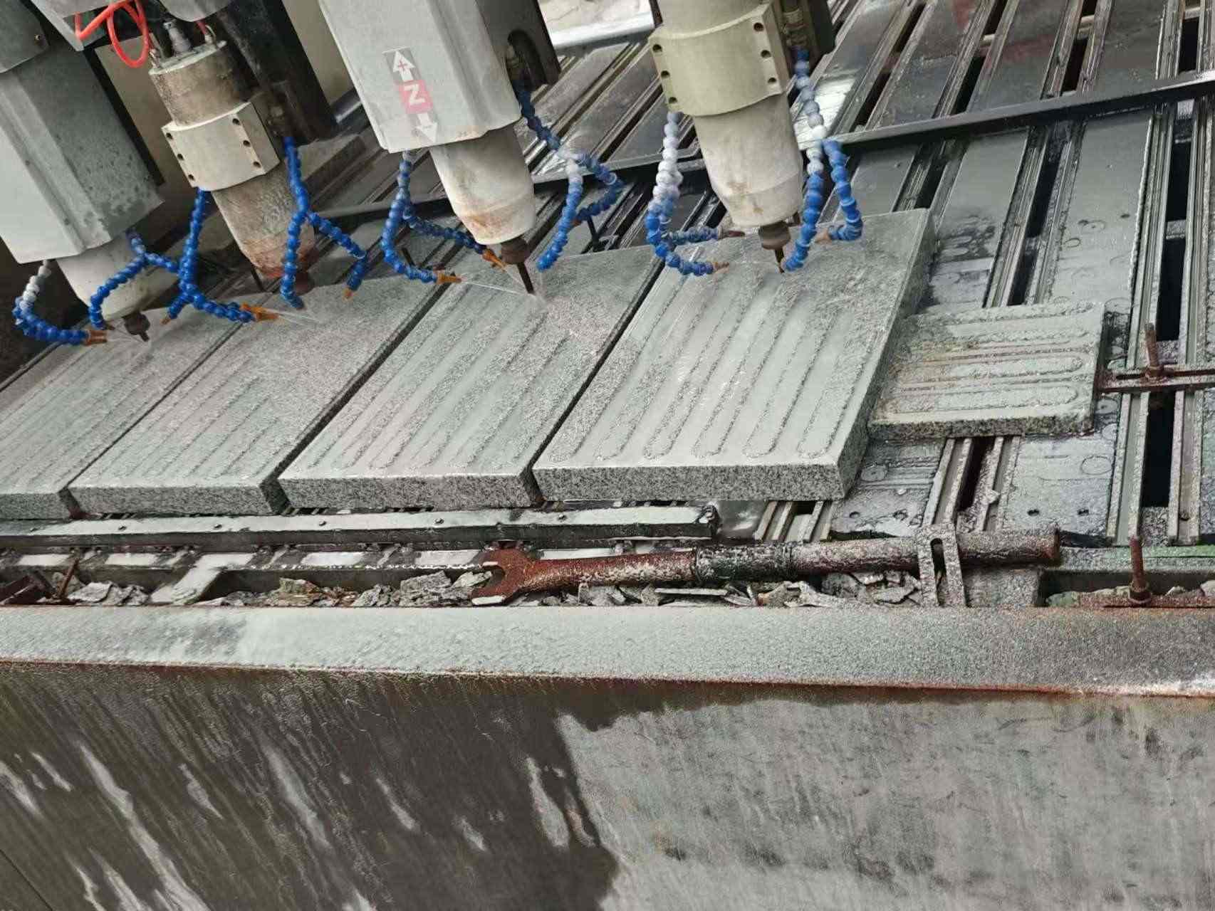 孝感 芝麻白花岗岩荔枝面盲道雕刻