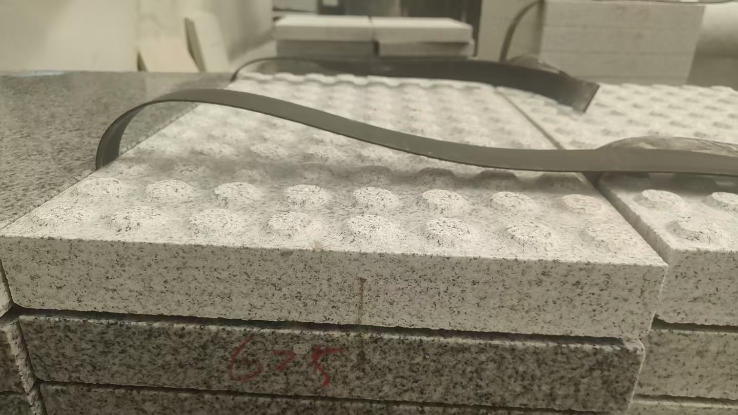 孝感 芝麻白花岗岩6.0公分荔枝面五轴加工雕刻盲点