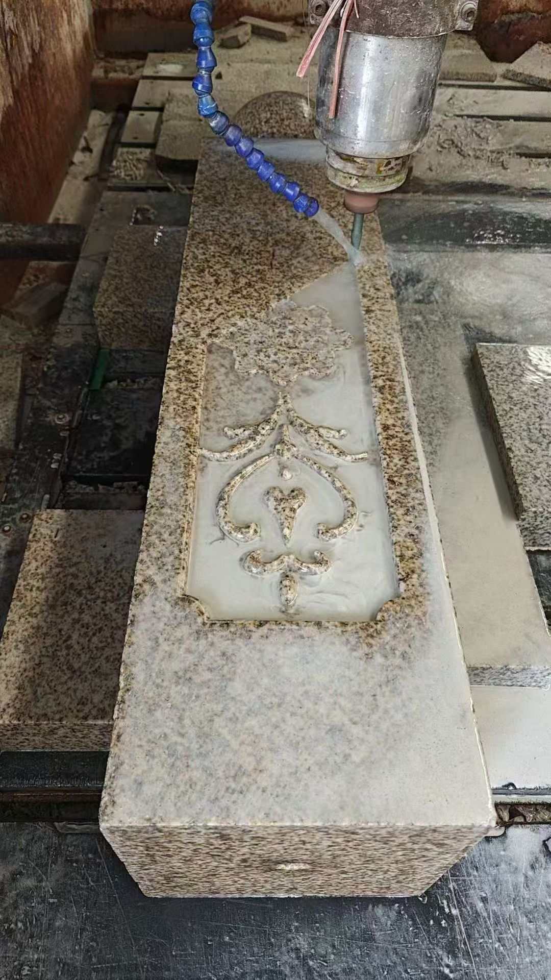 孝感 黄金麻花岗岩异形加工雕刻栏杆大柱