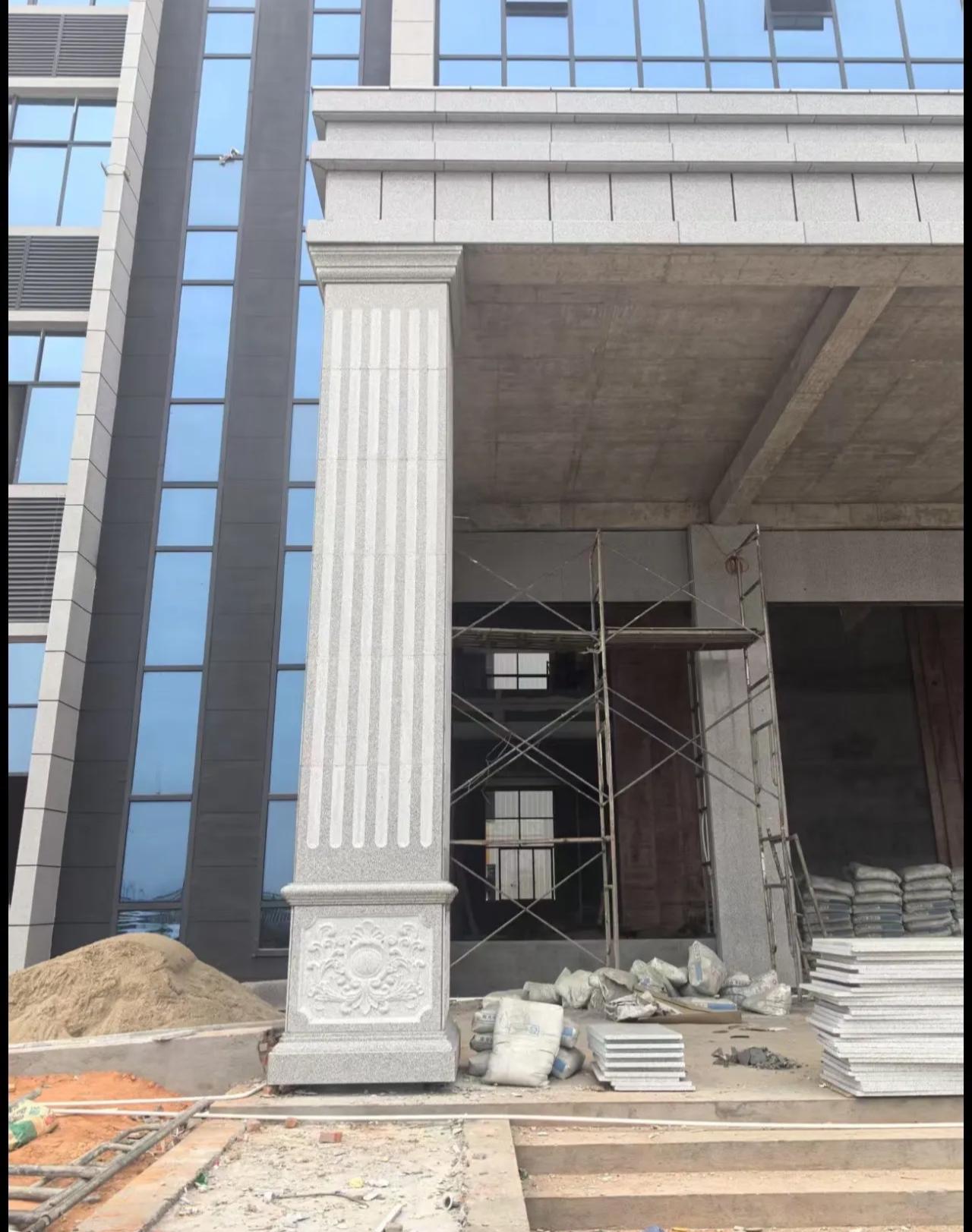 孝感 芝麻白光面花岗岩门楼大柱（罗马柱）配雕花底座