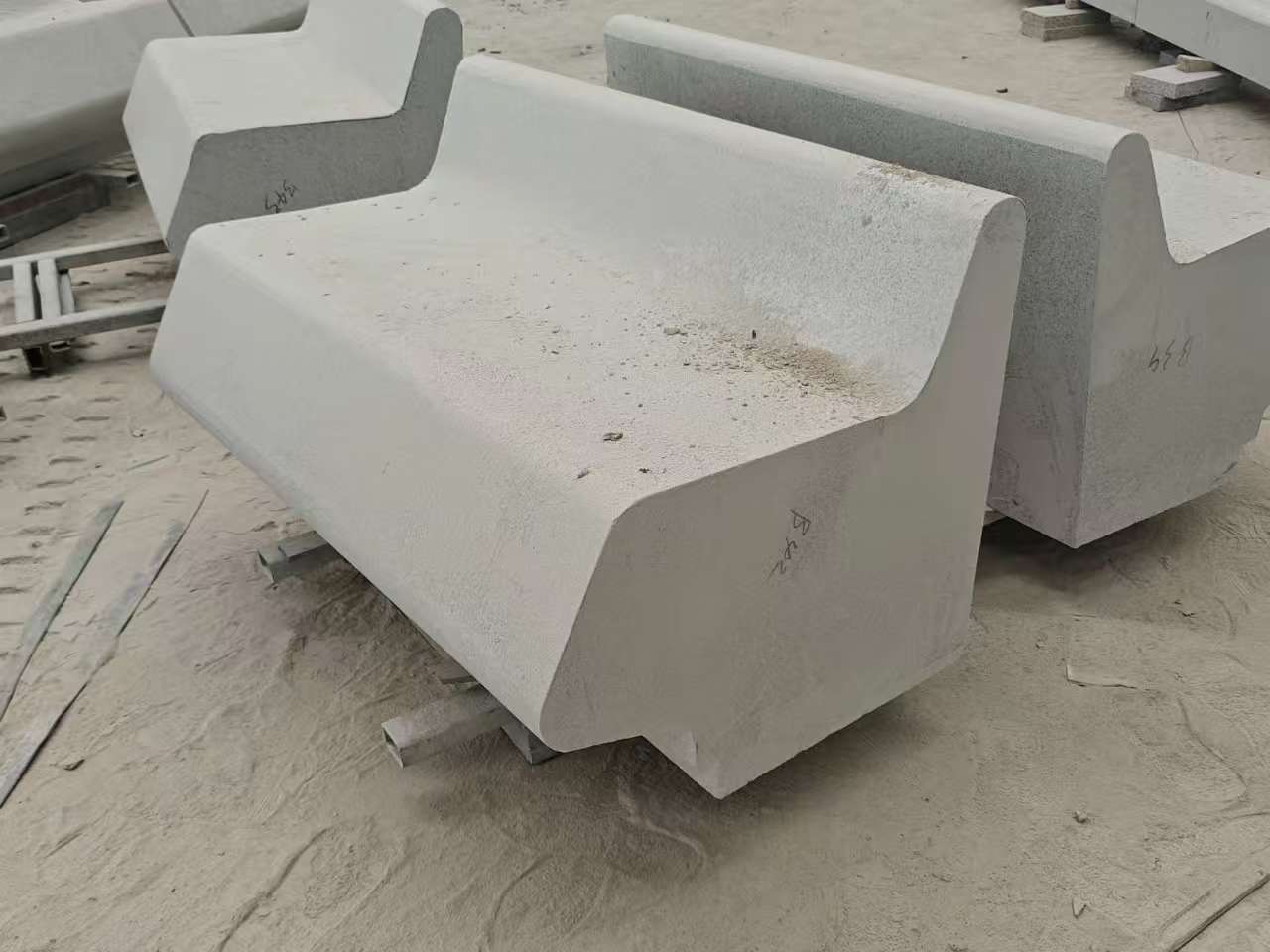 孝感 芝麻白花岗岩异形坐凳，石凳