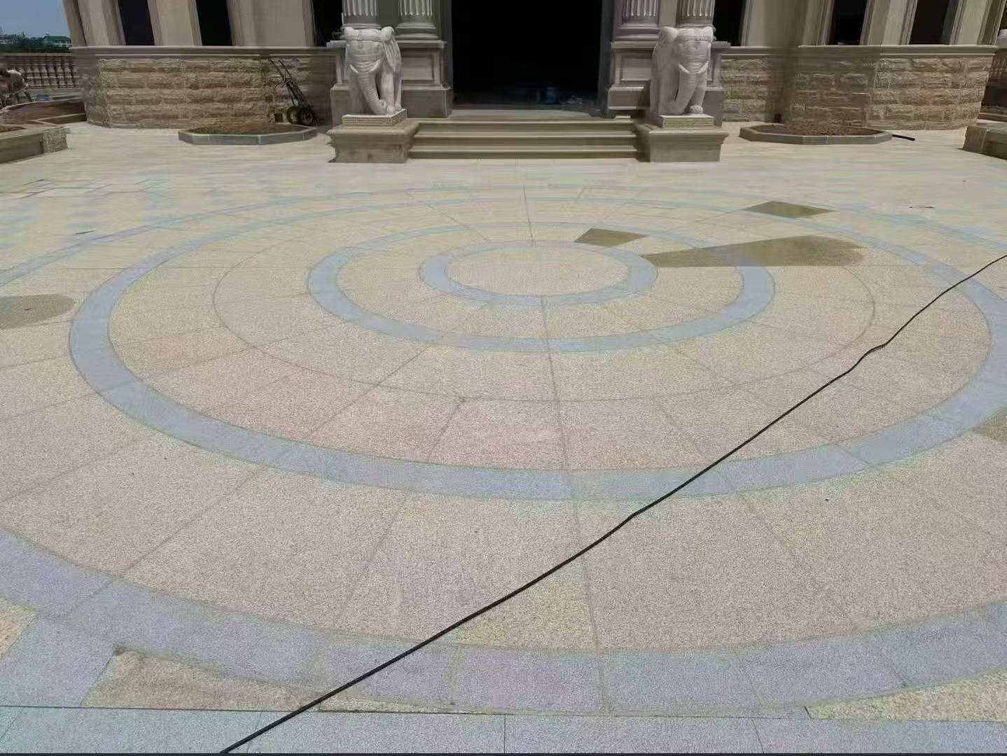 孝感 黄金麻芝麻灰花岗岩石材地铺拼接效果