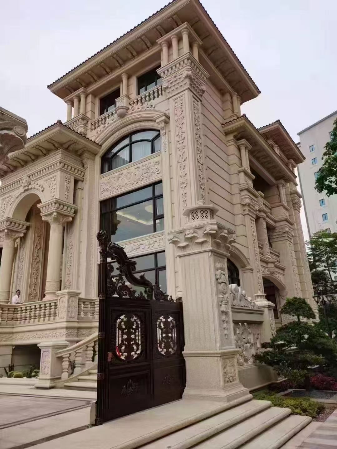 孝感 黄金麻花岗岩别墅外墙干挂效果展示